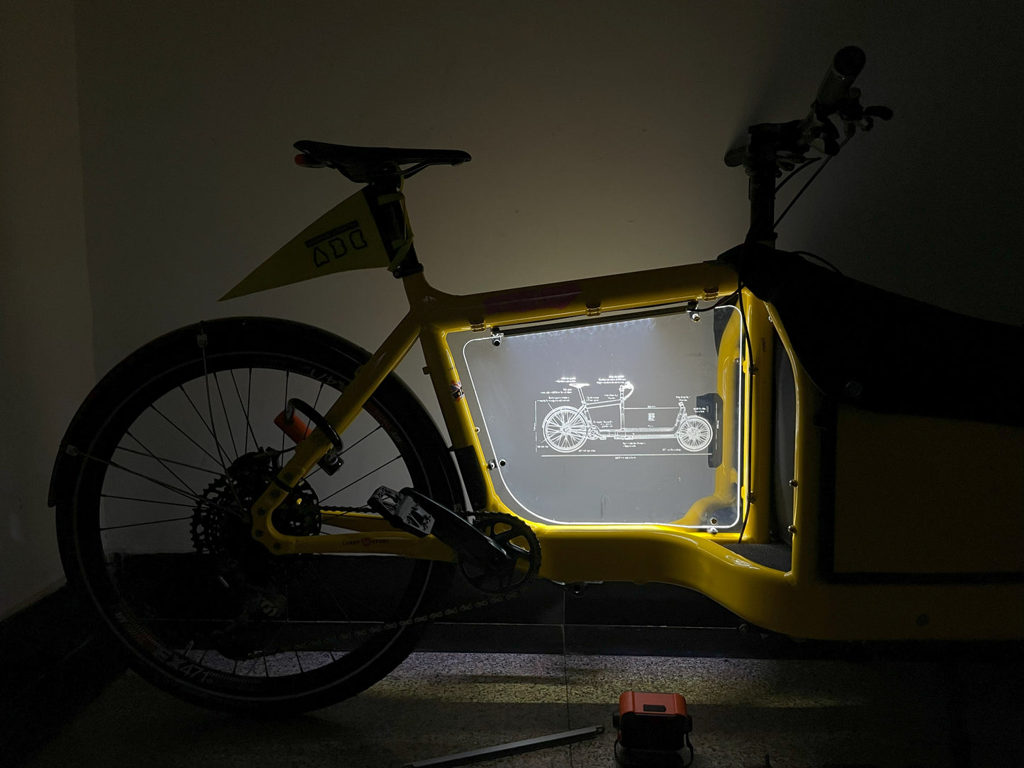 Billboard Lighting Bar, for Bullitt